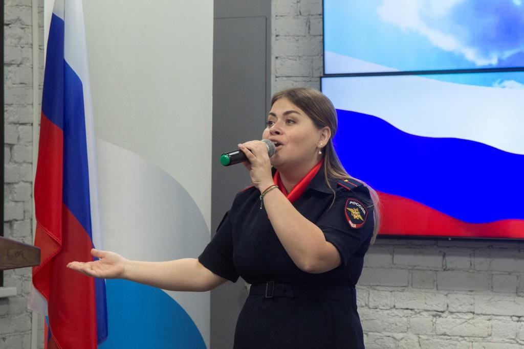 В УМВД России по Вологодской области состоялась церемония вручения первых офицерских погон В УМВД России по Вологодской области состоялась церемония вручения первых офицерских погон