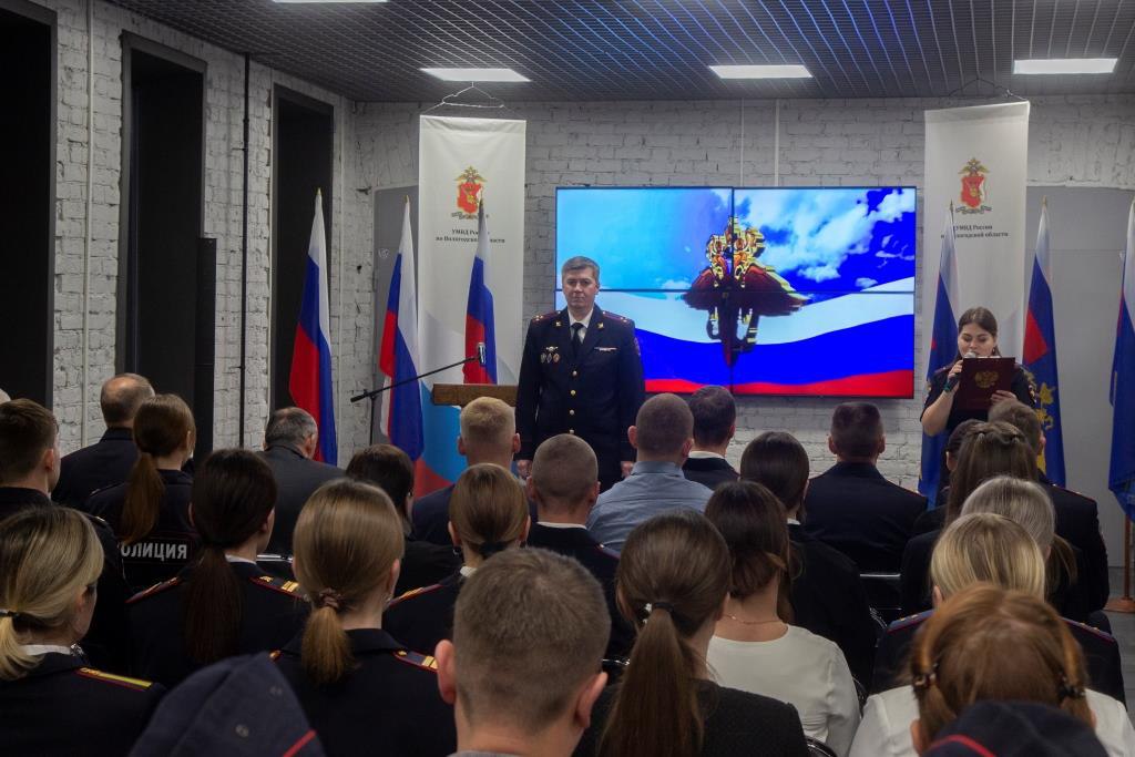 В УМВД России по Вологодской области состоялась церемония вручения первых офицерских погон