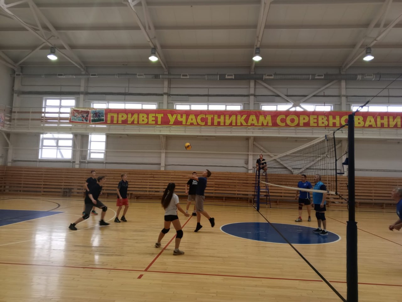 На базе Никольского ФОКа состоялся товарищеский матч по волейболу «Связь поколений», приуроченный к празднованию Дня сотрудника органов внутренних дел Российской Федерации На базе Никольского ФОКа состоялся товарищеский матч по волейболу «Связь поколений», приуроченный к празднованию Дня сотрудника органов внутренних дел Российской Федерации