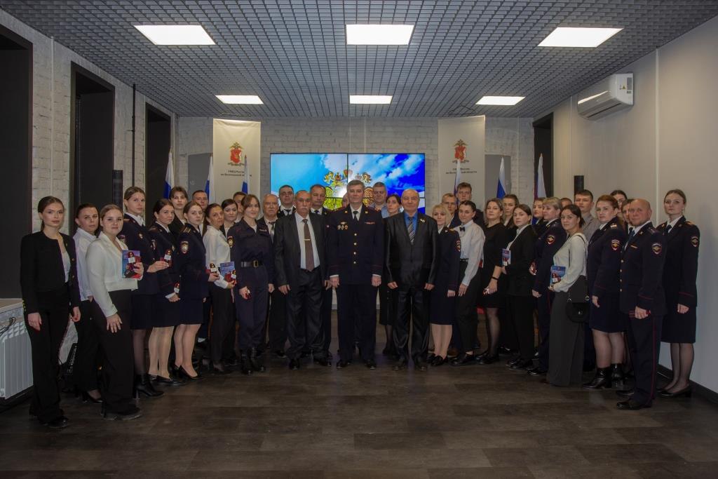 В УМВД России по Вологодской области состоялась церемония вручения первых офицерских погон В УМВД России по Вологодской области состоялась церемония вручения первых офицерских погон