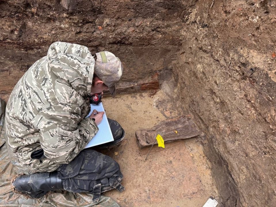 Ранее неизвестный некрополь обнаружили на площади Революции в Вологде