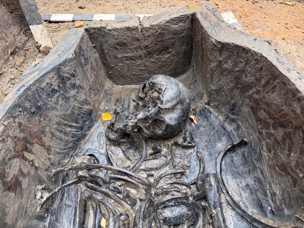 Ранее неизвестный некрополь обнаружили на площади Революции в Вологде Ранее неизвестный некрополь обнаружили на площади Революции в Вологде