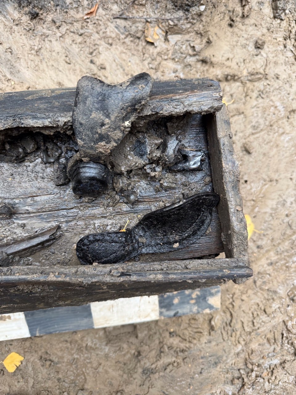 Ранее неизвестный некрополь обнаружили на площади Революции в Вологде Ранее неизвестный некрополь обнаружили на площади Революции в Вологде