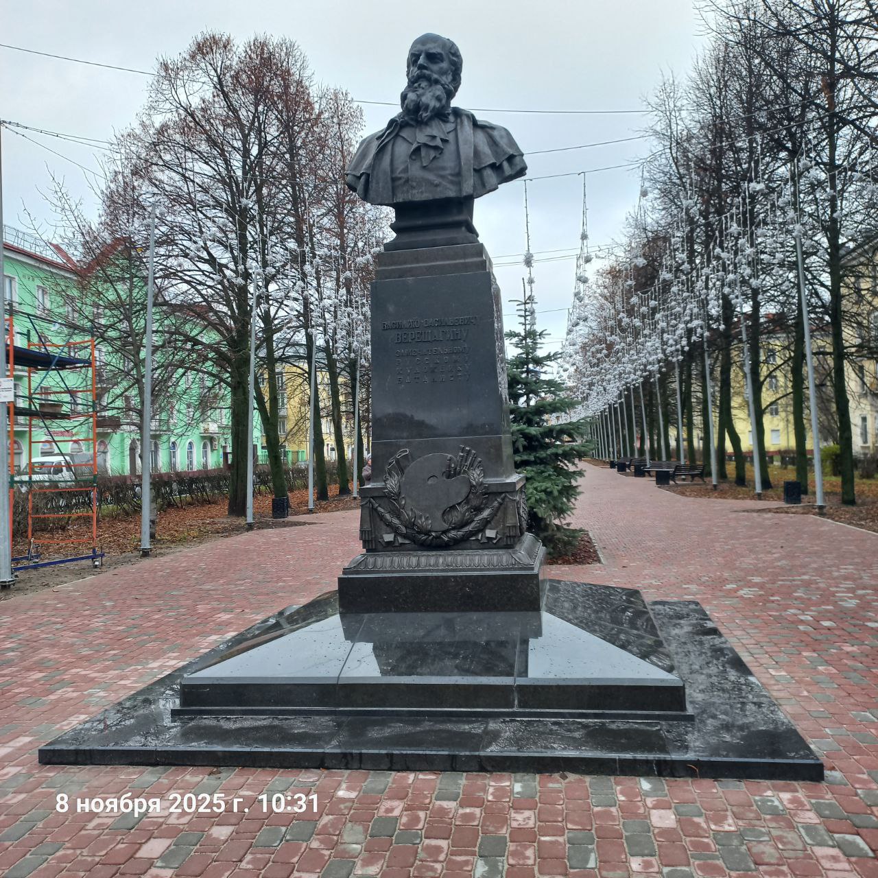 Обновленный сквер на улице Верещагина