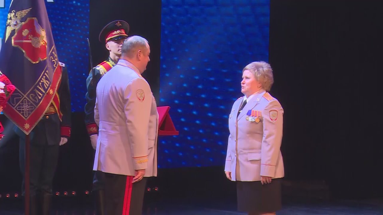 На торжественном мероприятии, посвященном Дню сотрудника органов внутренних дел Российской Федерации, начальник УМВД России по Вологодской области генерал-майор полиции Павел Серов вручил ведомственные награды, специальные...