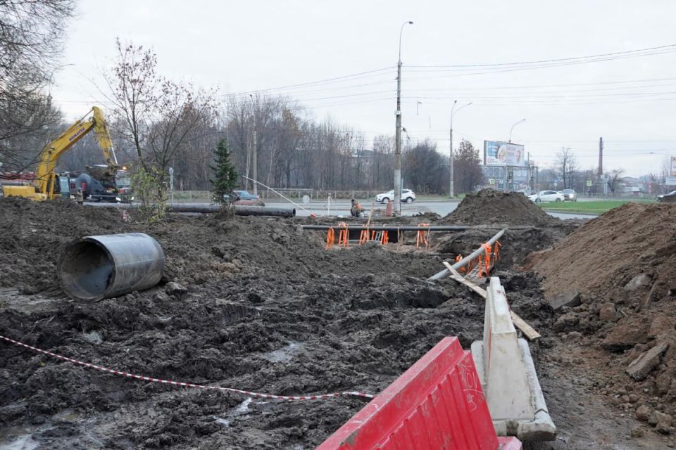 В Вологде обновляют ключевой канализационный коллектор на ул. Конева. Работы наполовину выполнены!
