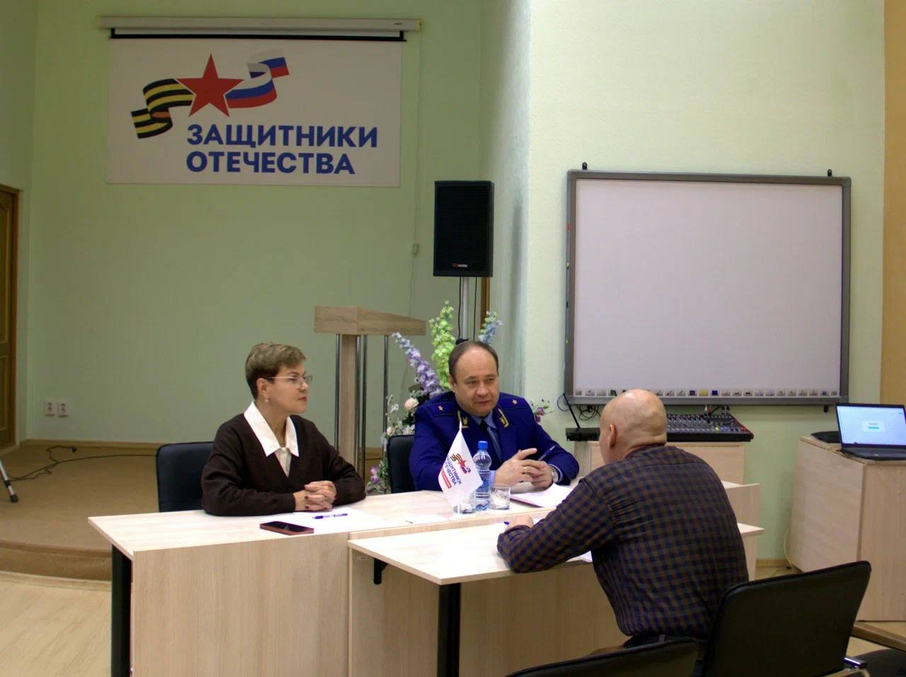 Прокурор Вологодской области Андрей Тимошичев совместно с руководителем регионального филиала Государственного фонда поддержки участников специальной военной операции «Защитники Отечества» Элеонорой Теребковой провел личный... Прокурор Вологодской области Андрей Тимошичев совместно с руководителем регионального филиала Государственного фонда поддержки участников специальной военной операции «Защитники Отечества» Элеонорой Теребковой провел личный...