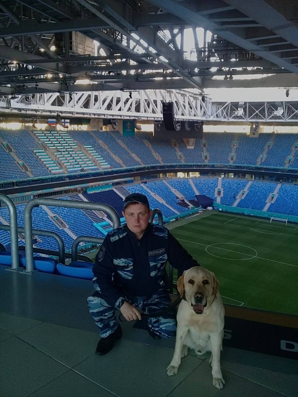 Полицейский лабрадор Бакс из Череповца завершил свою службу и ушел на заслуженный отдых! Полицейский лабрадор Бакс из Череповца завершил свою службу и ушел на заслуженный отдых!