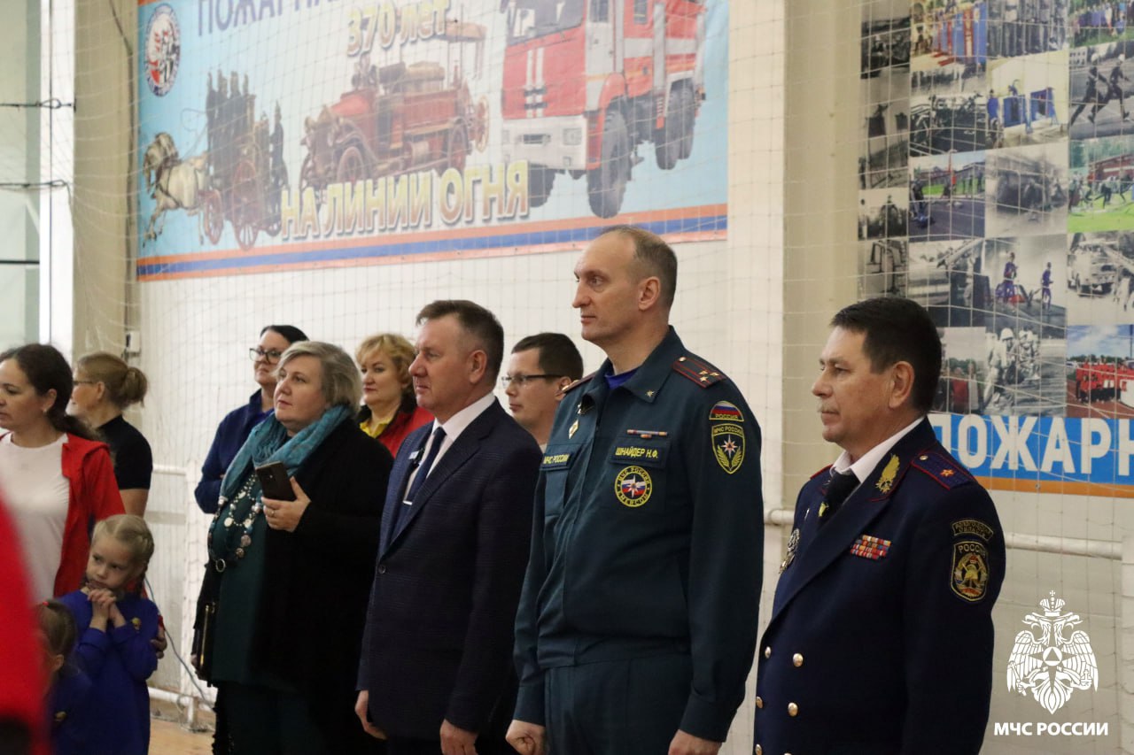 Юные пожарные зажигают в Молочном Юные пожарные зажигают в Молочном