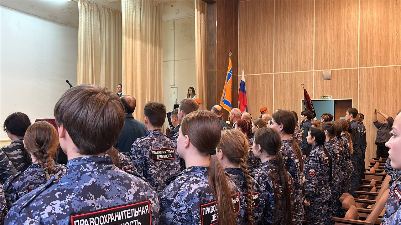 В торжественном мероприятии приняли участие студенты колледжа, обучающиеся по направлениям «Кинология» и «Правоохранительная деятельность» В торжественном мероприятии приняли участие студенты колледжа, обучающиеся по направлениям «Кинология» и «Правоохранительная деятельность»