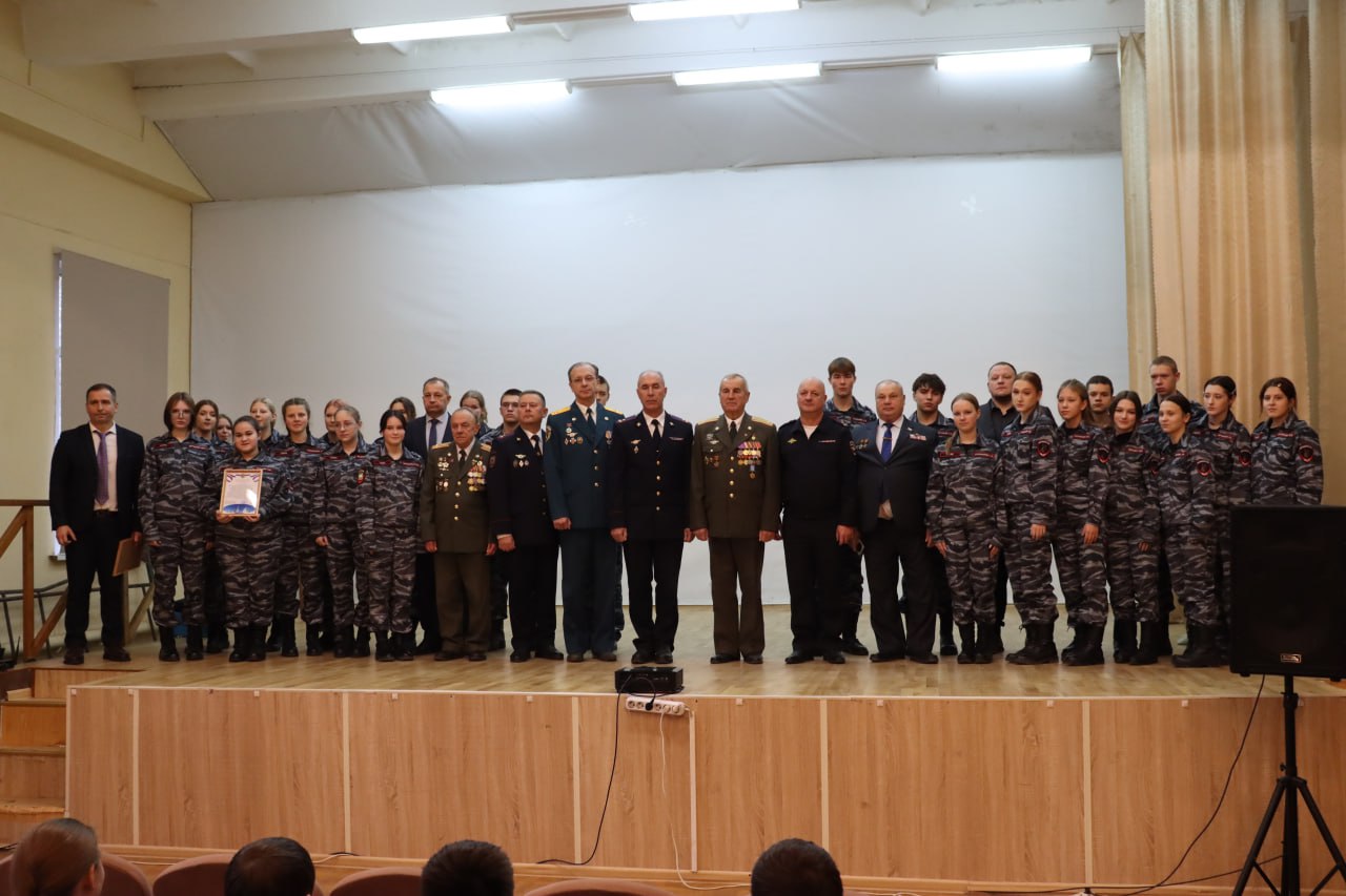 В торжественном мероприятии приняли участие студенты колледжа, обучающиеся по направлениям «Кинология» и «Правоохранительная деятельность» В торжественном мероприятии приняли участие студенты колледжа, обучающиеся по направлениям «Кинология» и «Правоохранительная деятельность»