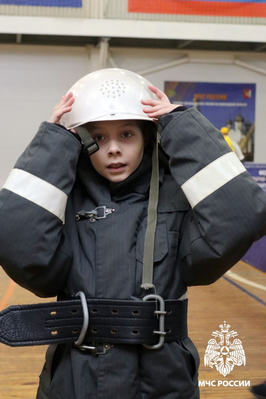 Юные пожарные зажигают в Молочном Юные пожарные зажигают в Молочном