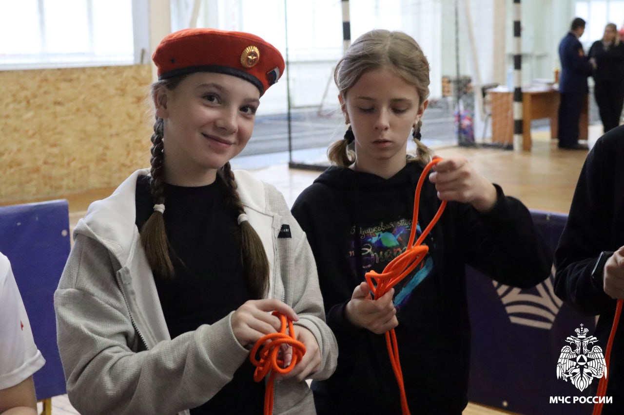 Юные пожарные зажигают в Молочном Юные пожарные зажигают в Молочном