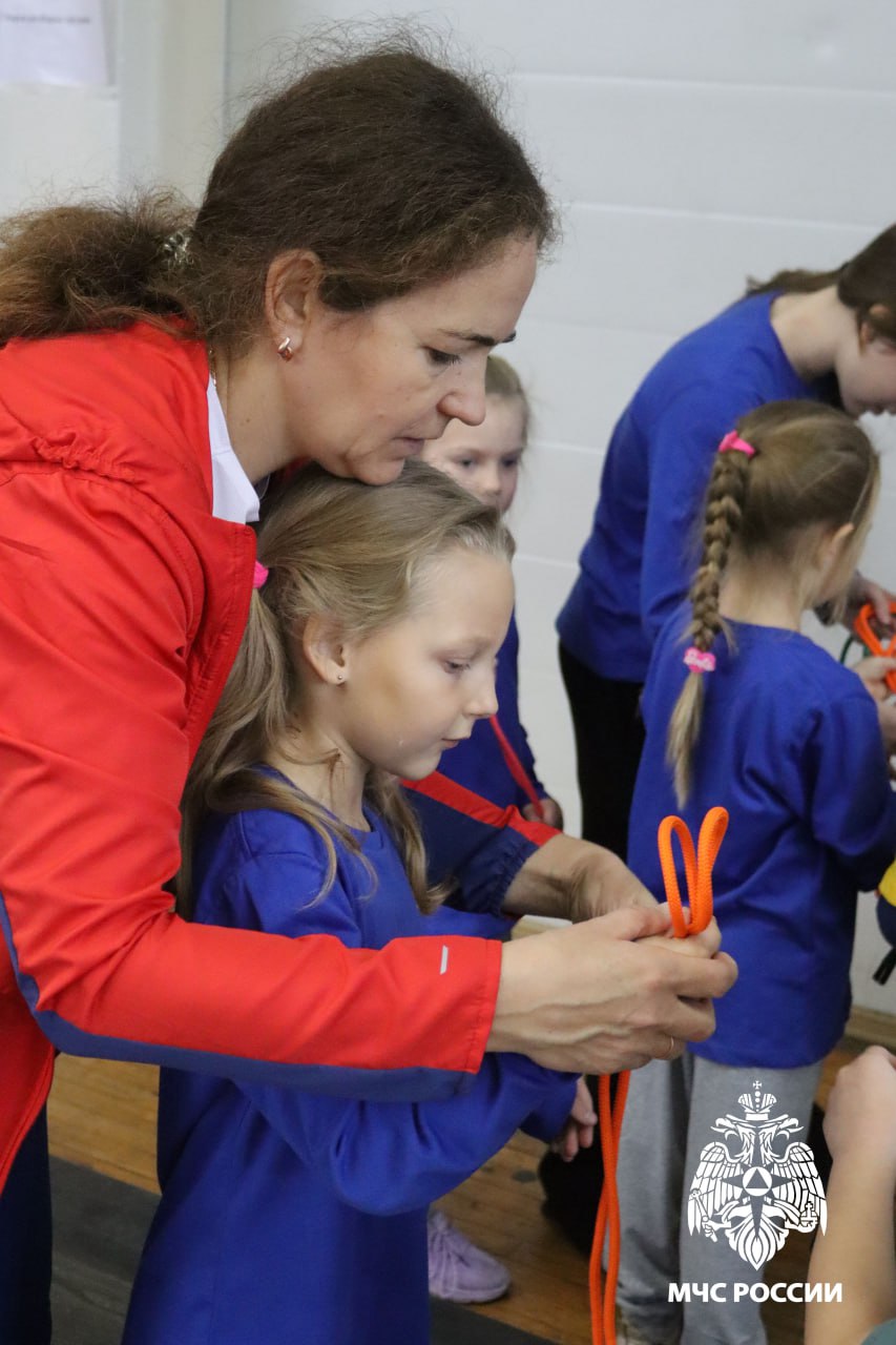 Юные пожарные зажигают в Молочном Юные пожарные зажигают в Молочном