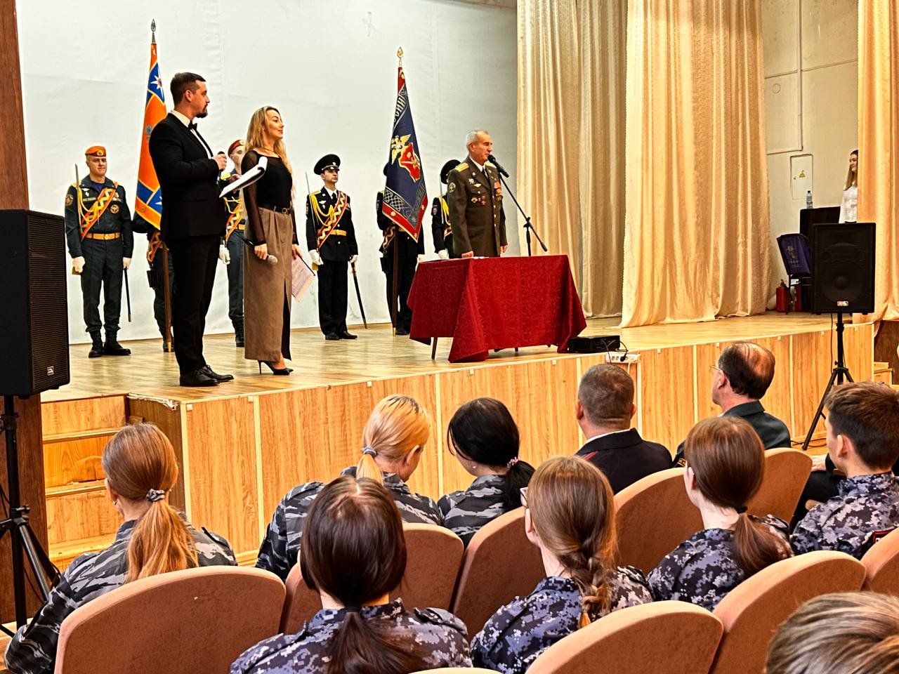 В торжественном мероприятии приняли участие студенты колледжа, обучающиеся по направлениям «Кинология» и «Правоохранительная деятельность» В торжественном мероприятии приняли участие студенты колледжа, обучающиеся по направлениям «Кинология» и «Правоохранительная деятельность»