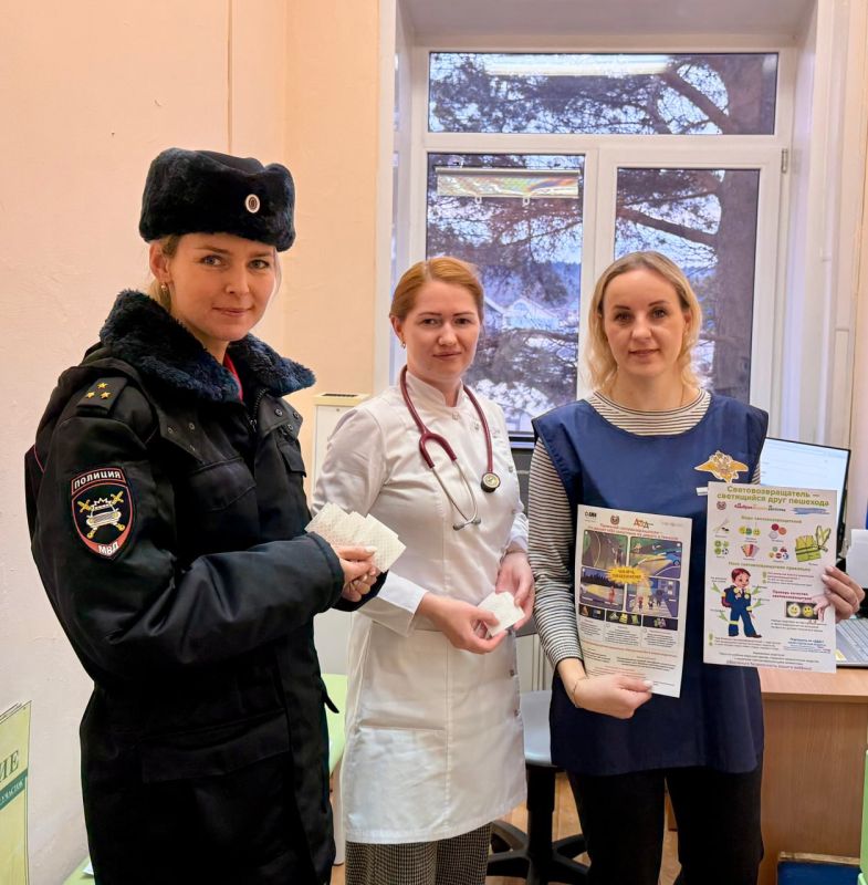 В рамках социально значимой акции «Засветись» сотрудники Госавтоинспекции совместно с представителями Общественного совета при ОМВД России «Никольский» разместили в местах оказания социальных услуг, таких как ЦРБ и МФЦ...