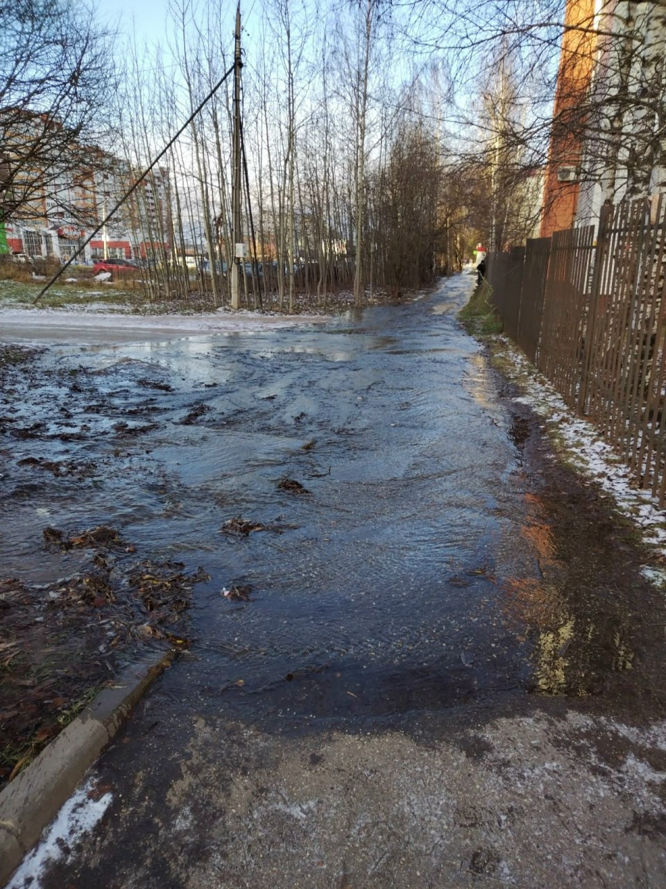 Сразу несколько прорывов на водопроводных сетях устраняют в Вологде Сразу несколько прорывов на водопроводных сетях устраняют в Вологде