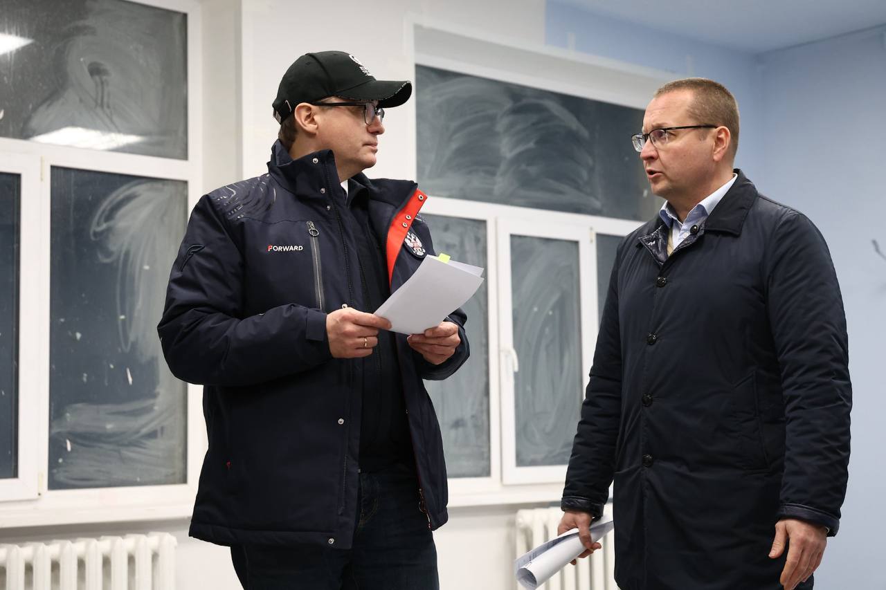 Губернатор Георгий Филимонов проверил ход капремонта Кадуйской школы №1 им. В.В. Судакова Губернатор Георгий Филимонов проверил ход капремонта Кадуйской школы №1 им. В.В. Судакова