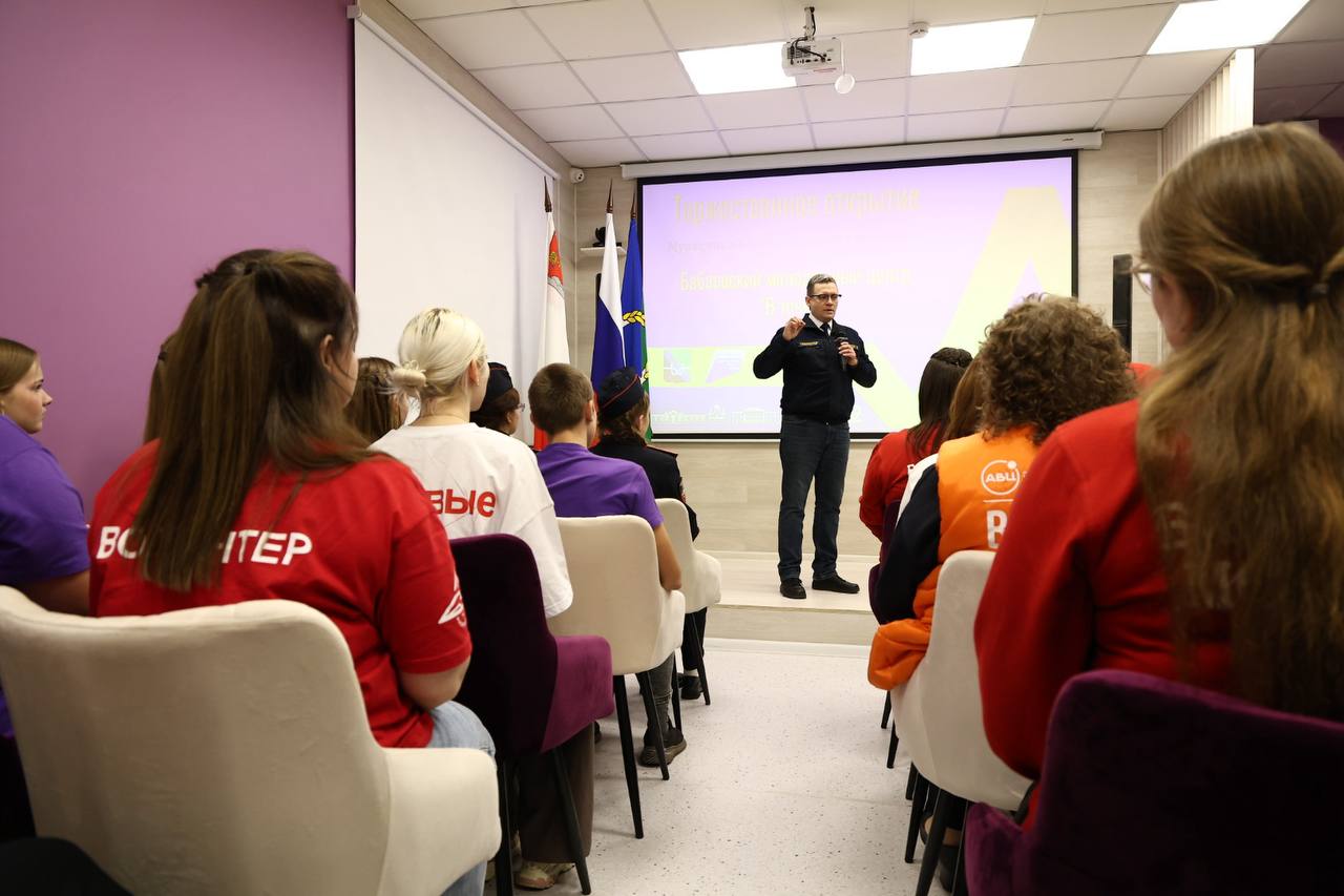 Губернатор Георгий Филимонов открыл в Бабаеве молодежный центр «В точку» Губернатор Георгий Филимонов открыл в Бабаеве молодежный центр «В точку»