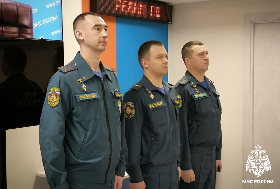 Новая страница службы. Сегодня в зале совещаний Главного управления прошла церемония присвоения первых и очередных офицерских званий Новая страница службы. Сегодня в зале совещаний Главного управления прошла церемония присвоения первых и очередных офицерских званий