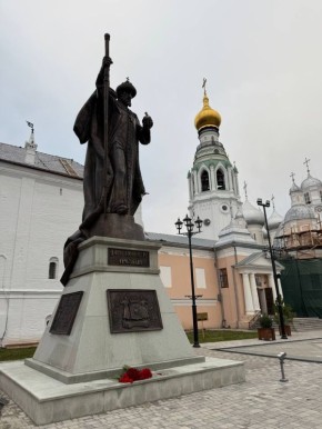 Днём -2° -7°, небольшой, местами умеренный снег, мокрый снег, местами гололед
