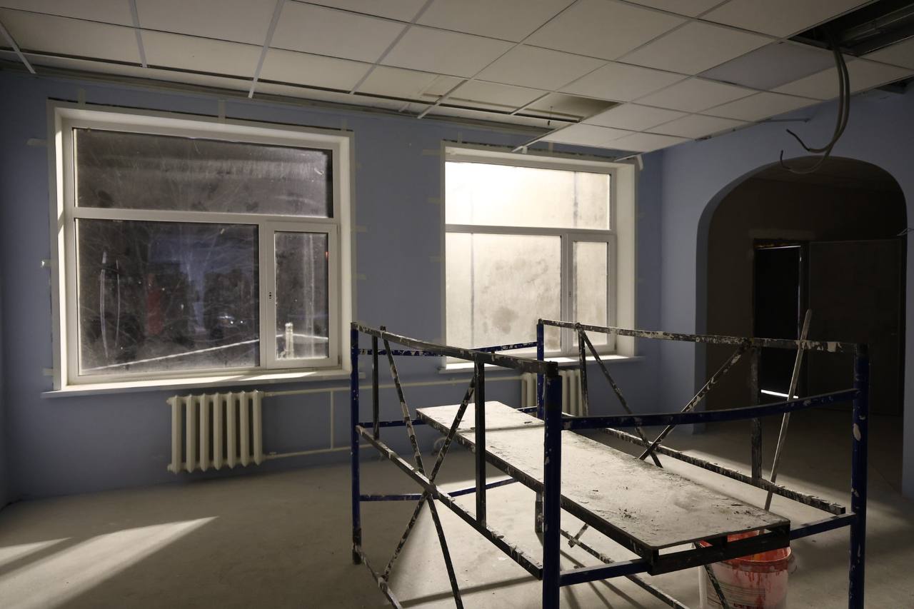 Губернатор Георгий Филимонов проверил ход капремонта Кадуйской школы №1 им. В.В. Судакова Губернатор Георгий Филимонов проверил ход капремонта Кадуйской школы №1 им. В.В. Судакова