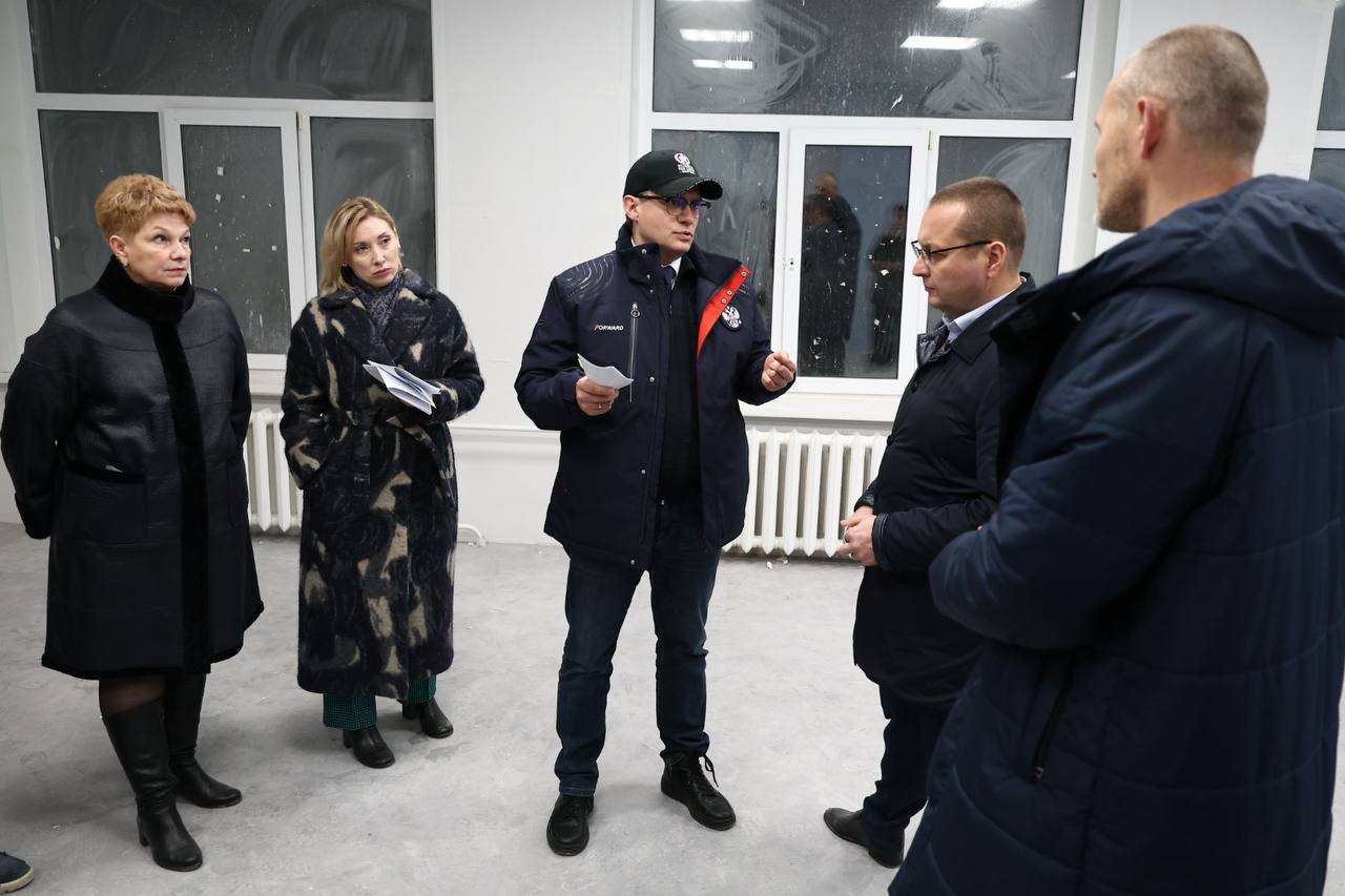 Губернатор Георгий Филимонов проверил ход капремонта Кадуйской школы №1 им. В.В. Судакова Губернатор Георгий Филимонов проверил ход капремонта Кадуйской школы №1 им. В.В. Судакова