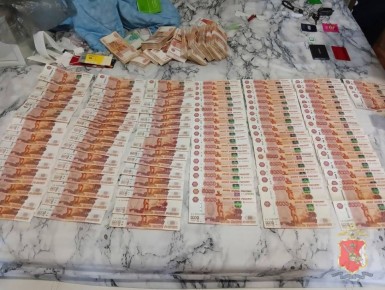 В Череповце местный житель осужден за совершение мошенничества и краж с банковских счетов на общую сумму свыше 19,5 млн рублей