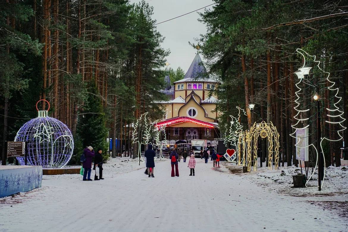 Губернатор Георгий Филимонов сообщил, что сегодня в Великом Устюге Дед Мороз зажжёт первую в России новогоднюю ёлку Губернатор Георгий Филимонов сообщил, что сегодня в Великом Устюге Дед Мороз зажжёт первую в России новогоднюю ёлку