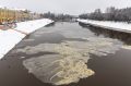По реке Вологде будто сливки плывут причудливым узором