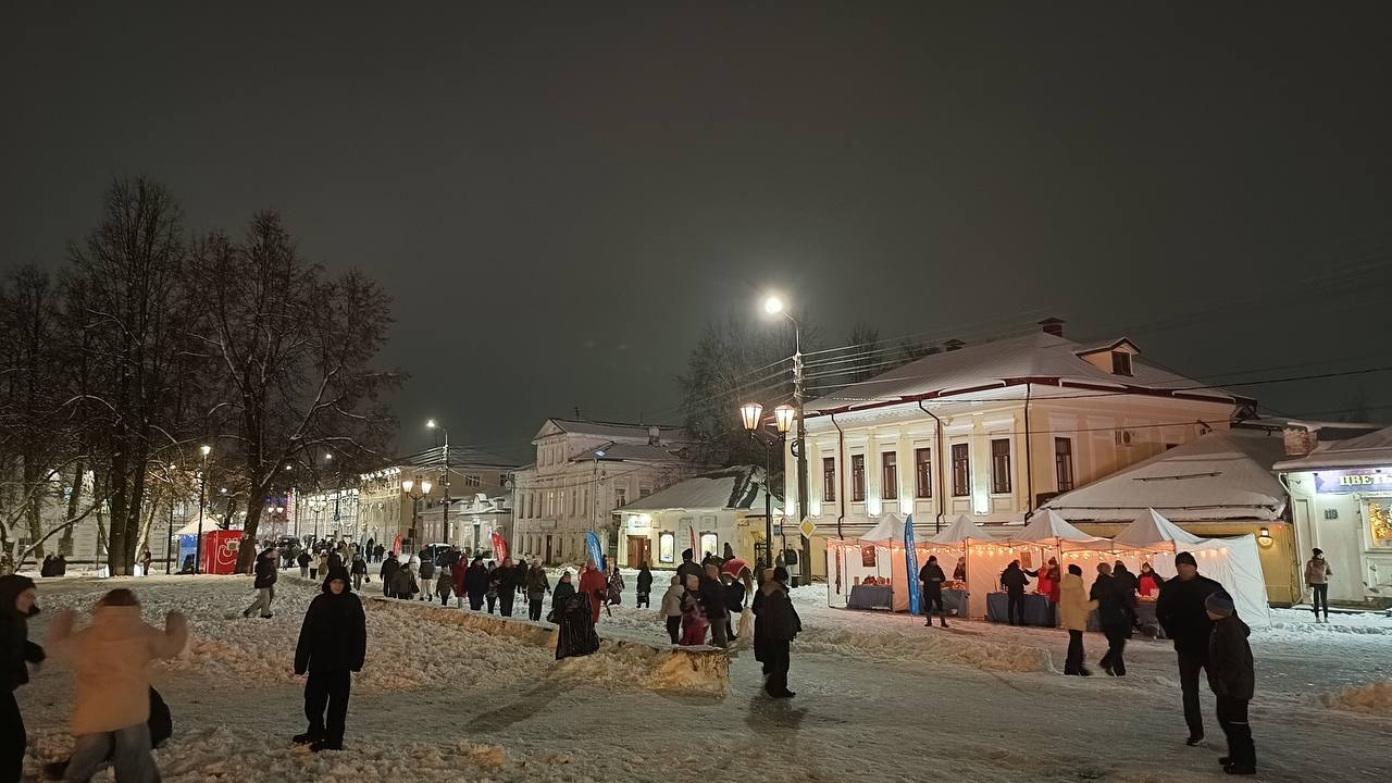 В Великом Устюге продолжаются праздничные гуляния по случаю дня рождения главного зимнего волшебника страны — нашего любимого Дедушки Мороза В Великом Устюге продолжаются праздничные гуляния по случаю дня рождения главного зимнего волшебника страны — нашего любимого Дедушки Мороза