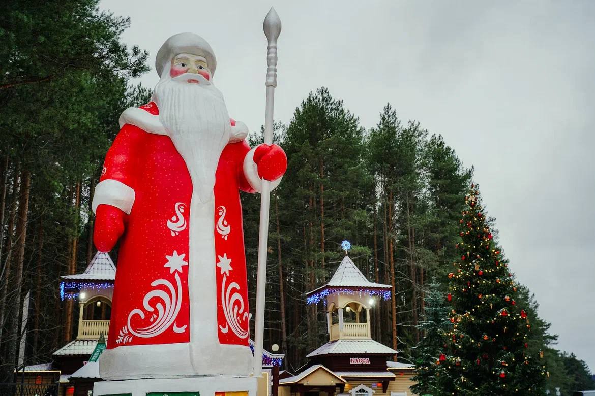 Губернатор Георгий Филимонов сообщил, что сегодня в Великом Устюге Дед Мороз зажжёт первую в России новогоднюю ёлку Губернатор Георгий Филимонов сообщил, что сегодня в Великом Устюге Дед Мороз зажжёт первую в России новогоднюю ёлку