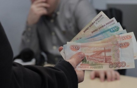 Вологодский суд продлил арест мошеннице, похитившей у пенсионера 2 млн рублей