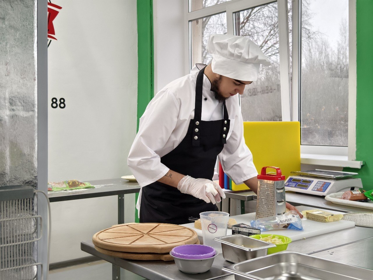 В Сокольском лесопромышленном политехническом техникуме прошел областной Чемпионат пиццайоло В Сокольском лесопромышленном политехническом техникуме прошел областной Чемпионат пиццайоло