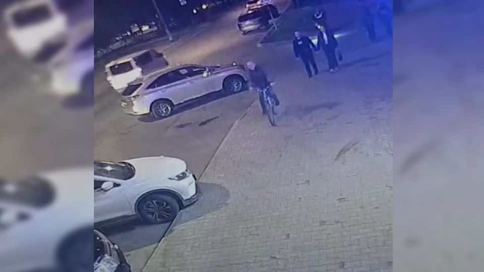 Внимание! Розыск!. Сотрудники отдела полиции №2 УМВД России «Вологда» устанавливают личность и местонахождение подозреваемого в совершении преступления