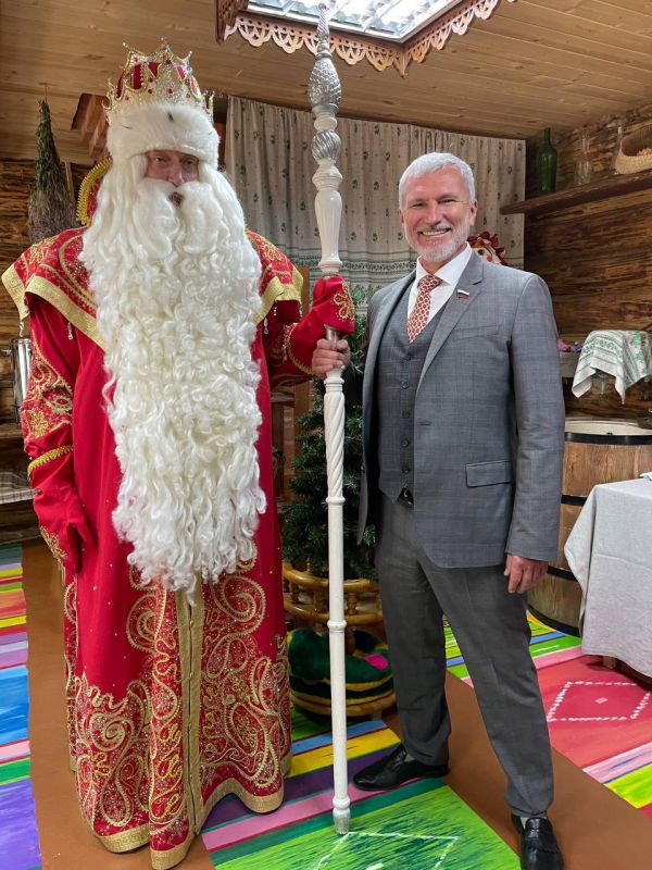 Алексей Журавлев: Вчера как-то никем не замеченным прошел День рождения Деда Мороза - его ежегодно 18 ноября отмечают в Великом Устюге, считается, что в России примерно в эти даты как раз наступают холода