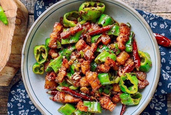 Неповторимый вкус Сычуаня: свиная грудинка с перцевой симфонией