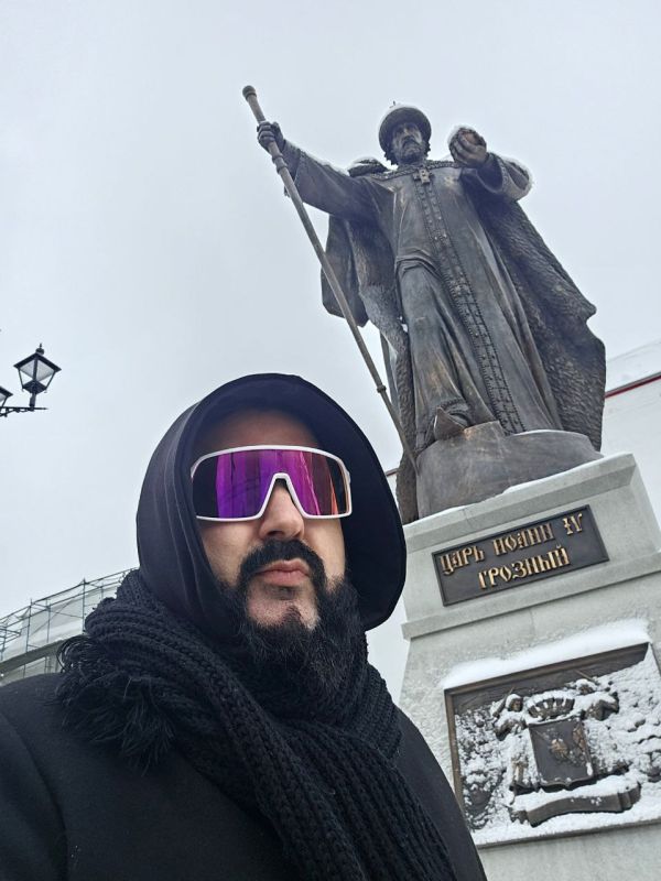 Невероятную энергетику Кремлевской площади в Вологде венчает собой новый памятник Ивану Грозному