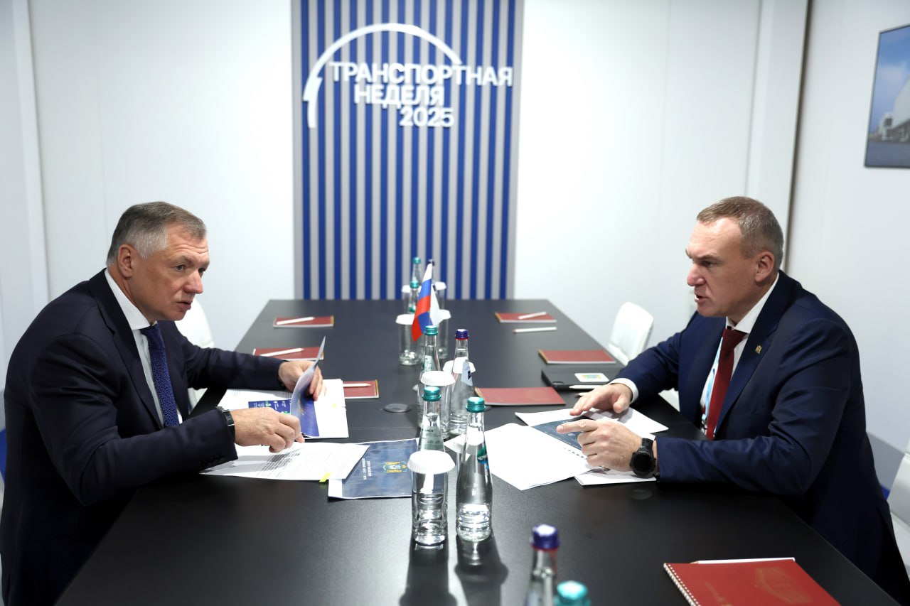 Марат Хуснуллин провел встречи с губернаторами на полях Транспортной недели Марат Хуснуллин провел встречи с губернаторами на полях Транспортной недели