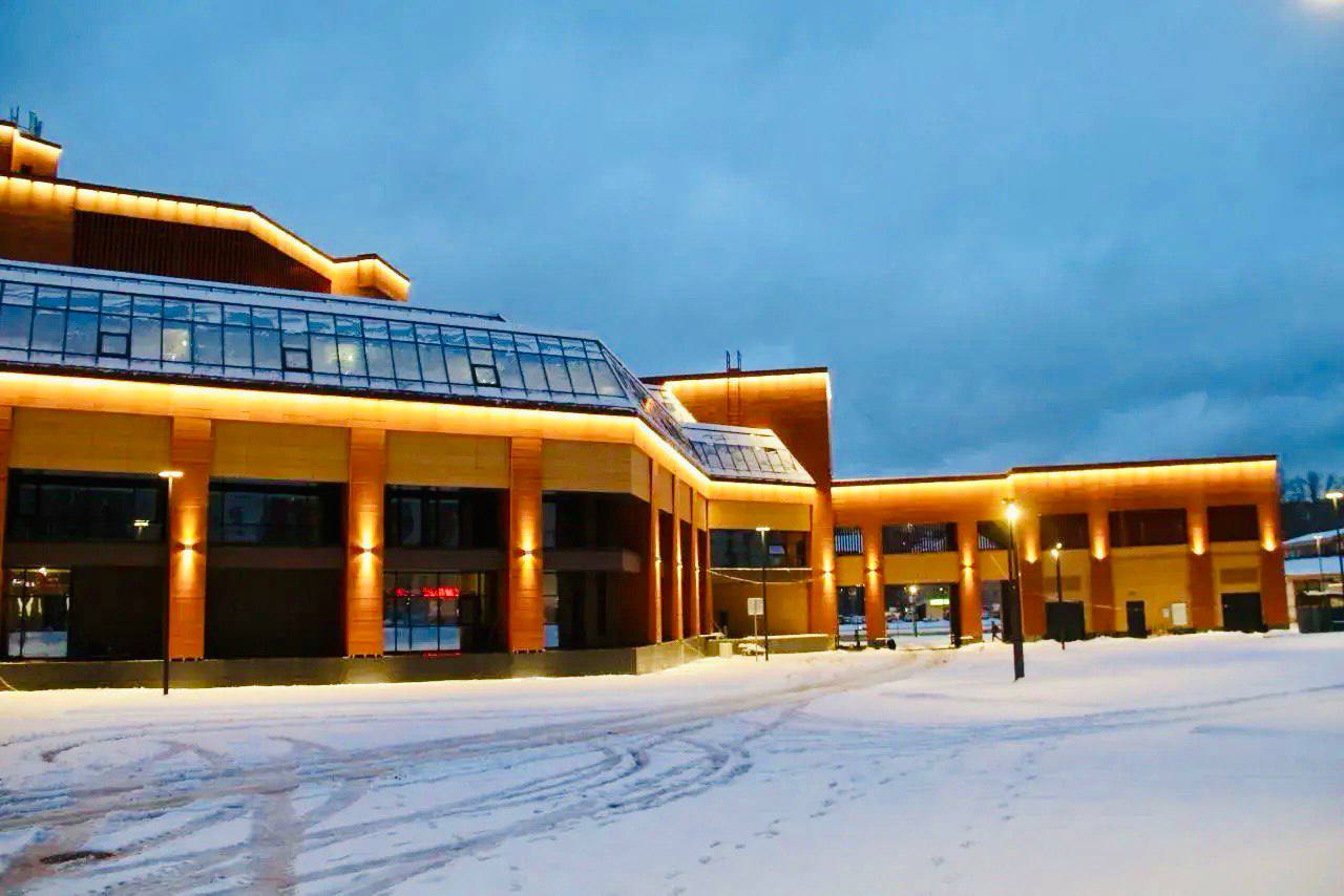 Губернатор Георгий Филимонов поделился новостями о преображении городских территорий: в Череповце обновлён Дворец химиков, который полностью «переодели» к Новому году Губернатор Георгий Филимонов поделился новостями о преображении городских территорий: в Череповце обновлён Дворец химиков, который полностью «переодели» к Новому году