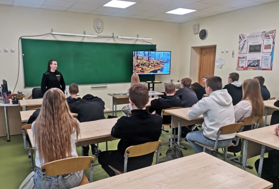 В Нюксенице полицейские провели профилактические беседы со школьниками