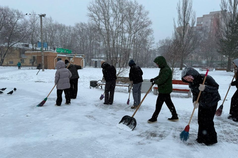 Вологда продолжает активную борьбу со снегом