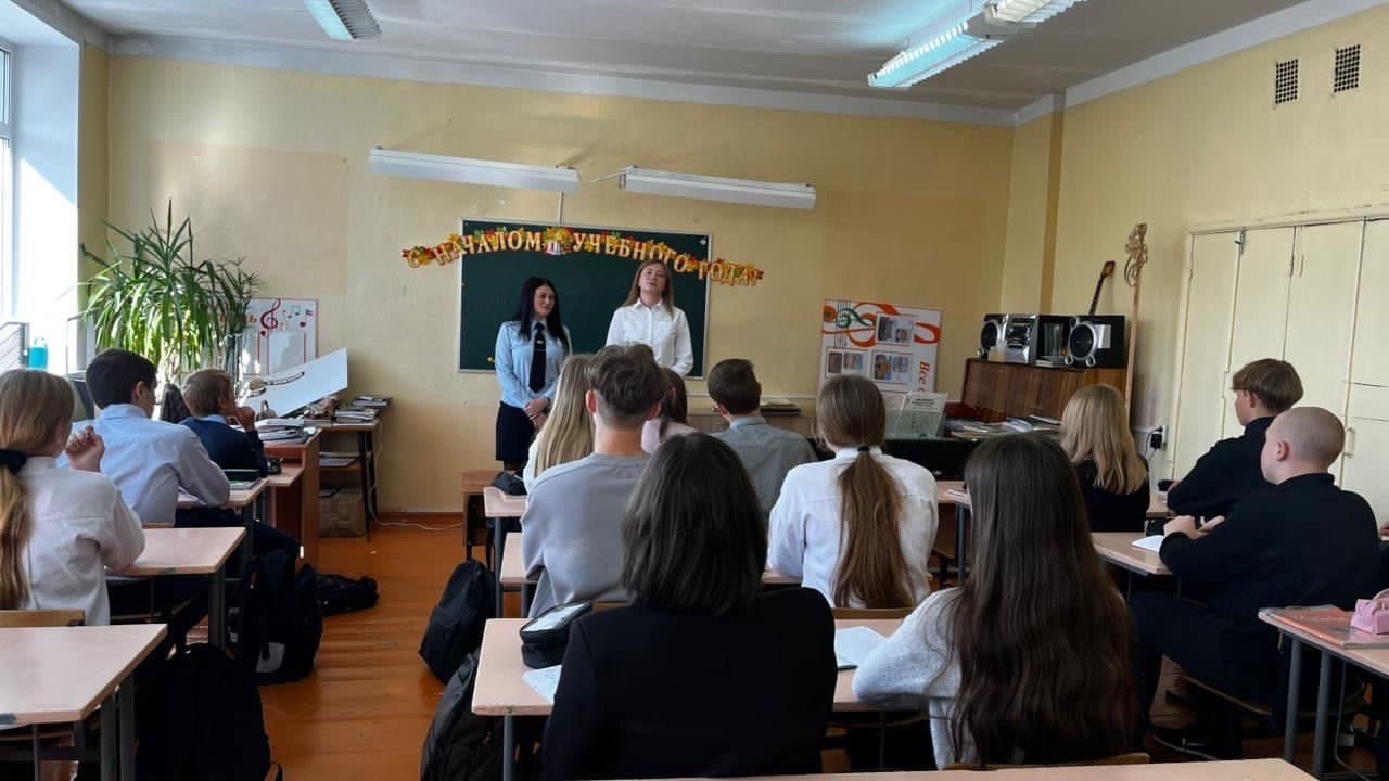 Сотрудники ПДН МО МВД России «Сокольский» провели ряд бесед со школьниками в рамках акции «Чистое поколение-2025» Сотрудники ПДН МО МВД России «Сокольский» провели ряд бесед со школьниками в рамках акции «Чистое поколение-2025»