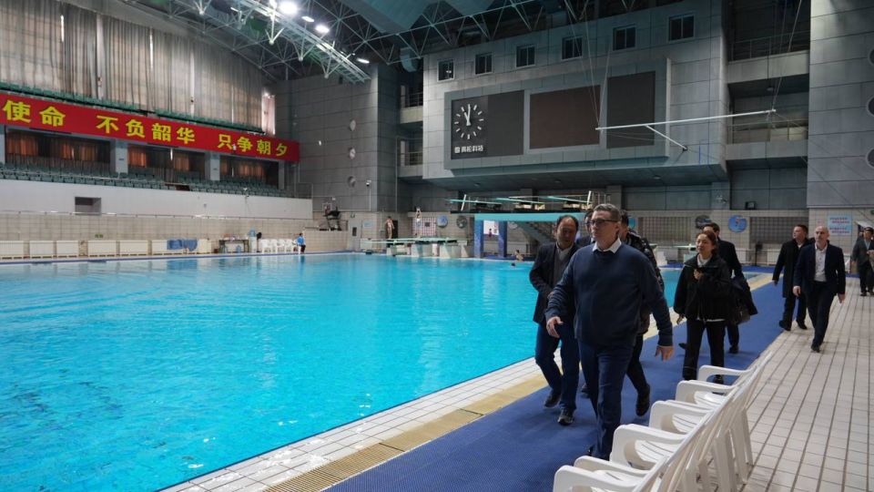 Губернатор Георгий Филимонов в городе Сиань изучил центр спортивной подготовки провинции Шэньси, включая дворец водных видов спорта