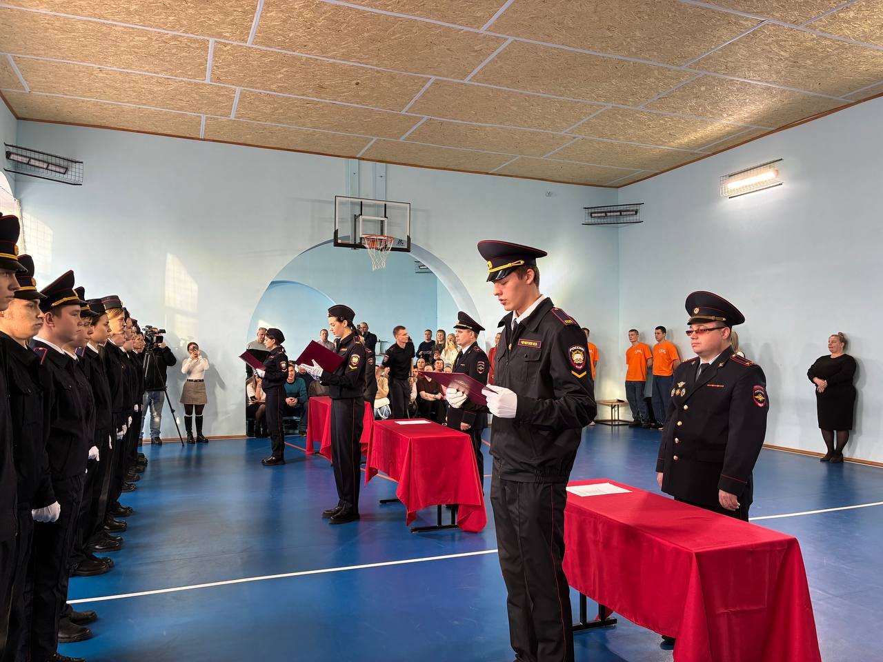 Руководство ОМВД России «Великоустюгский» приняло участие в принятии присяги у курсантов Великоустюгского многопрофильного колледжа Руководство ОМВД России «Великоустюгский» приняло участие в принятии присяги у курсантов Великоустюгского многопрофильного колледжа