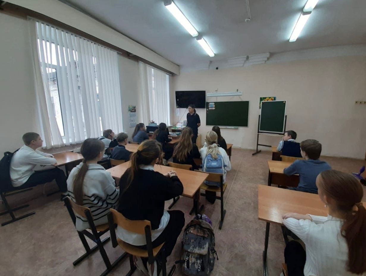 Сотрудники ПДН МО МВД России «Сокольский» провели ряд бесед со школьниками в рамках акции «Чистое поколение-2025» Сотрудники ПДН МО МВД России «Сокольский» провели ряд бесед со школьниками в рамках акции «Чистое поколение-2025»