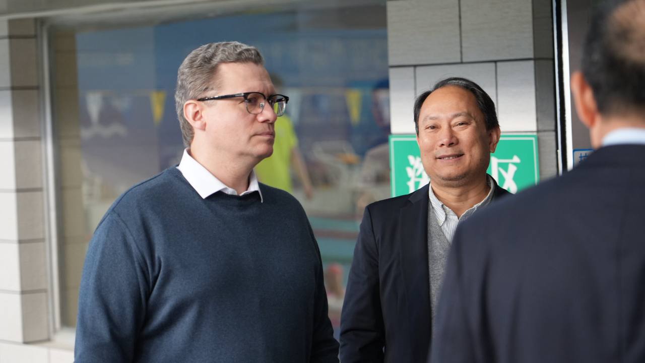 Губернатор Георгий Филимонов в городе Сиань изучил центр спортивной подготовки провинции Шэньси, включая дворец водных видов спорта Губернатор Георгий Филимонов в городе Сиань изучил центр спортивной подготовки провинции Шэньси, включая дворец водных видов спорта