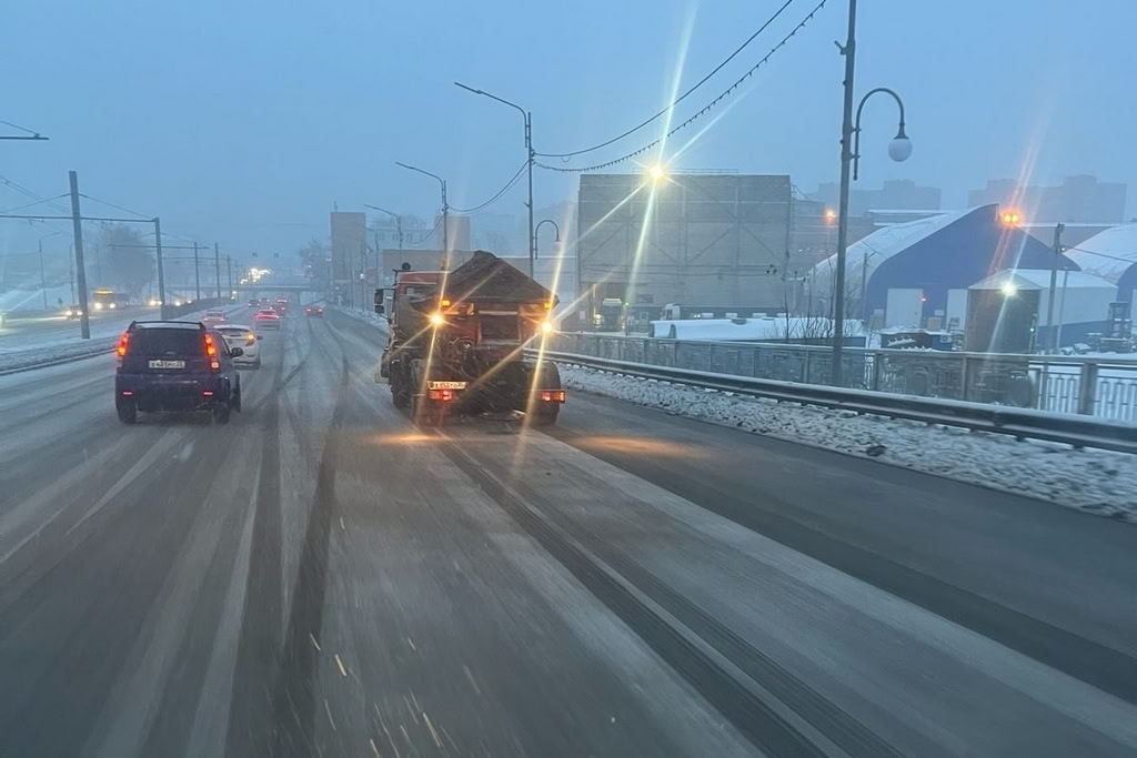 В Череповце на уборку снега вывели дополнительную технику В Череповце на уборку снега вывели дополнительную технику
