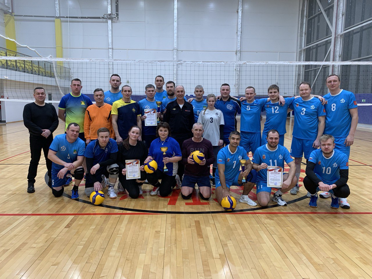 В Шексне полицейские провели финальные игры турнира по волейболу в рамках Спартакиады среди территориальных органов МВД России по Вологодской области В Шексне полицейские провели финальные игры турнира по волейболу в рамках Спартакиады среди территориальных органов МВД России по Вологодской области