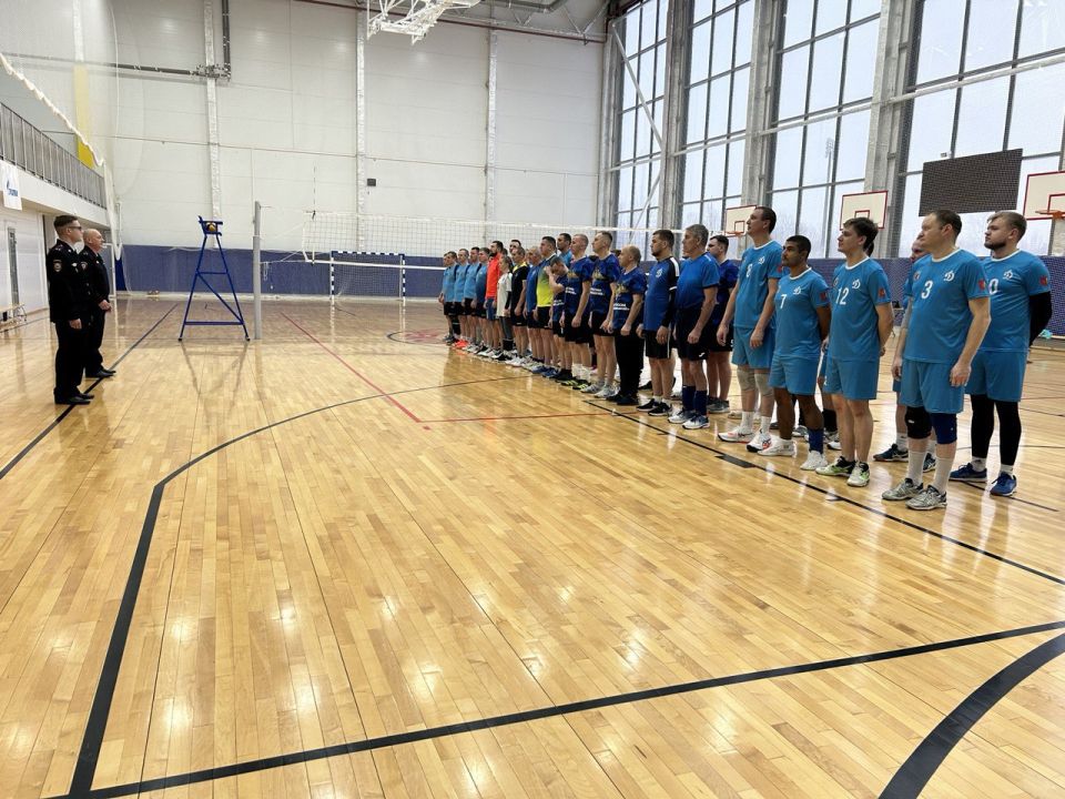 В Шексне полицейские провели финальные игры турнира по волейболу в рамках Спартакиады среди территориальных органов МВД России по Вологодской области